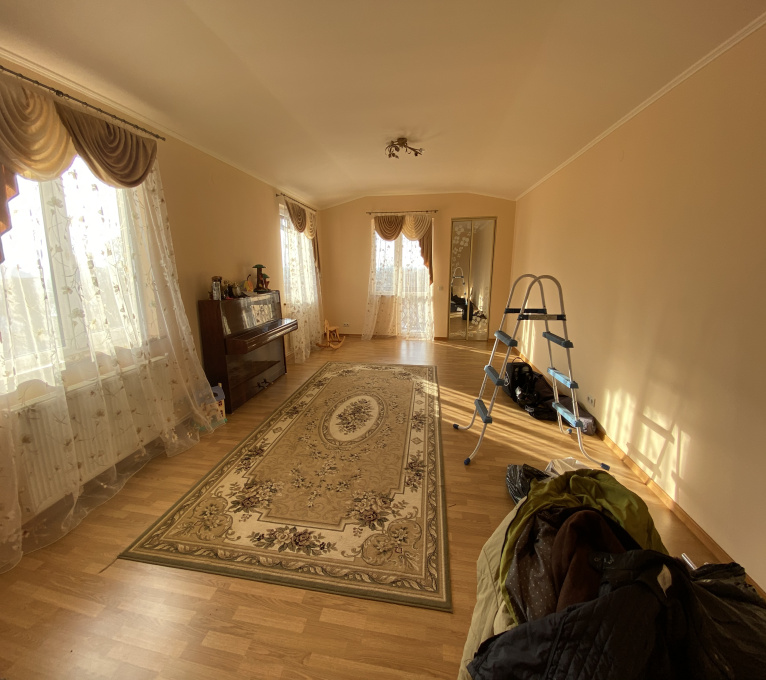 Продаж 5 Спальні 2 Ванні кімнати Будинок Продаж Р-н ЗОШ 4 Р-н ЗОШ 4, Центр, Ужгород