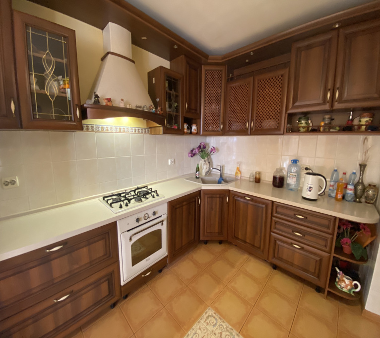 Продаж 5 Спальні 2 Ванні кімнати Будинок Продаж Р-н ЗОШ 4 Р-н ЗОШ 4, Центр, Ужгород