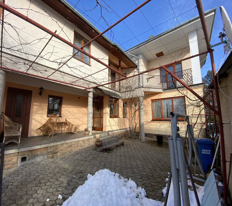 Продаж 5 Спальні 2 Ванні кімнати Будинок Продаж Р-н ЗОШ 4 Р-н ЗОШ 4, Центр, Ужгород