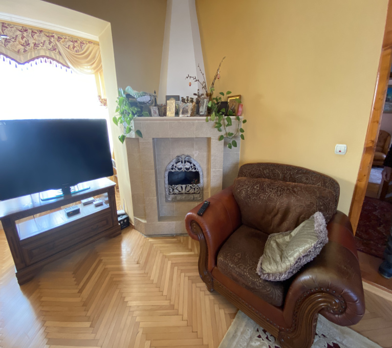 Продаж 5 Спальні 2 Ванні кімнати Будинок Продаж Р-н ЗОШ 4 Р-н ЗОШ 4, Центр, Ужгород