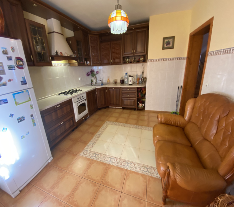 Продаж 5 Спальні 2 Ванні кімнати Будинок Продаж Р-н ЗОШ 4 Р-н ЗОШ 4, Центр, Ужгород