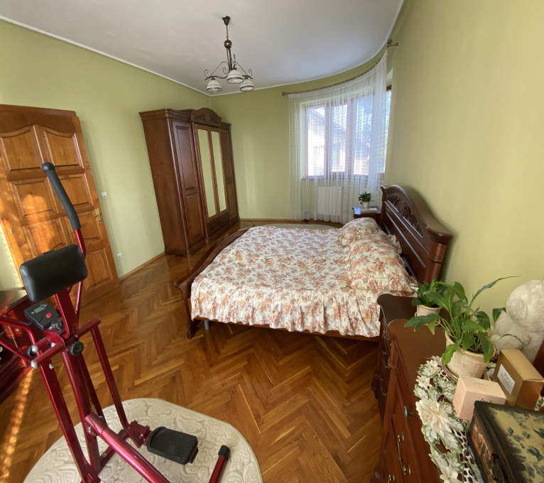 Продаж 5 Спальні 2 Ванні кімнати Будинок Продаж Р-н ЗОШ 4 Р-н ЗОШ 4, Центр, Ужгород