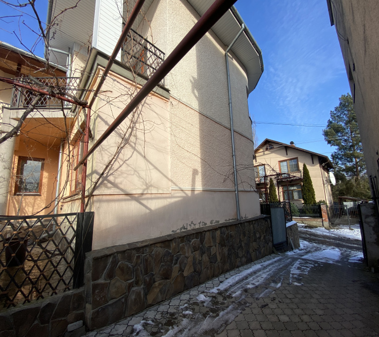 Продаж 5 Спальні 2 Ванні кімнати Будинок Продаж Р-н ЗОШ 4 Р-н ЗОШ 4, Центр, Ужгород