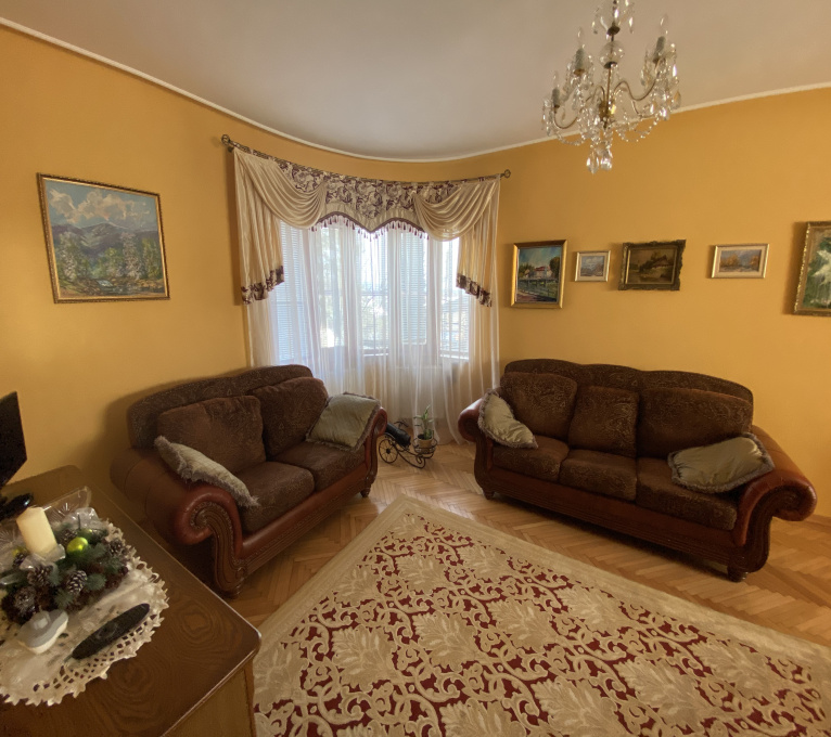 Продаж 5 Спальні 2 Ванні кімнати Будинок Продаж Р-н ЗОШ 4 Р-н ЗОШ 4, Центр, Ужгород