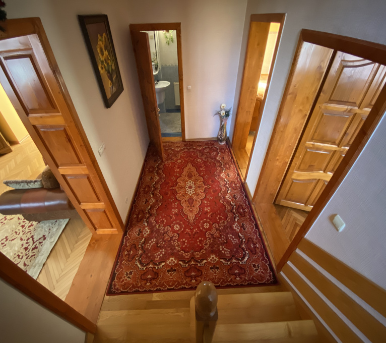 Продаж 5 Спальні 2 Ванні кімнати Будинок Продаж Р-н ЗОШ 4 Р-н ЗОШ 4, Центр, Ужгород