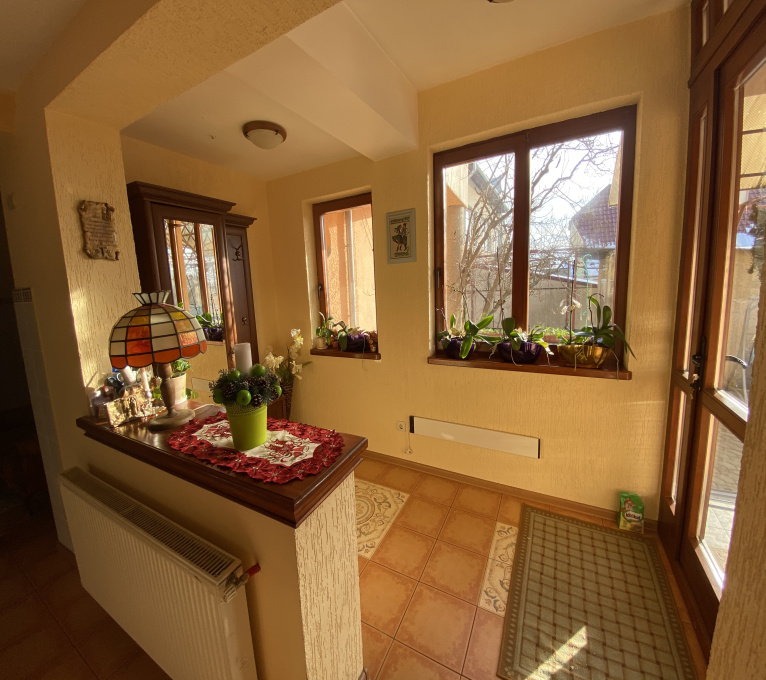 Продаж 5 Спальні 2 Ванні кімнати Будинок Продаж Р-н ЗОШ 4 Р-н ЗОШ 4, Центр, Ужгород