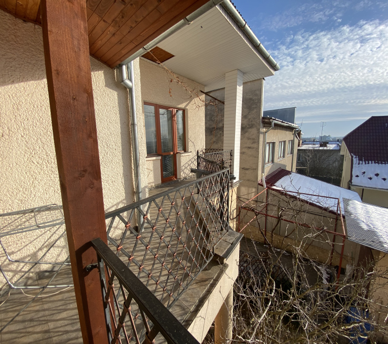 Продаж 5 Спальні 2 Ванні кімнати Будинок Продаж Р-н ЗОШ 4 Р-н ЗОШ 4, Центр, Ужгород