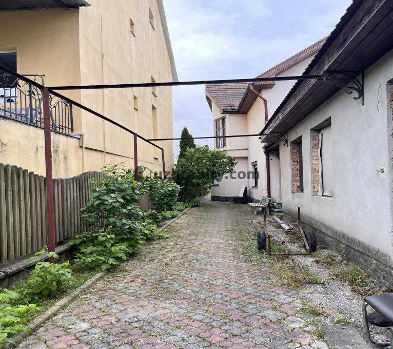 Продаж 4 Спальні 2 Ванні кімнати Будинок Продаж Канальна Канальна, Шахта, Ужгород