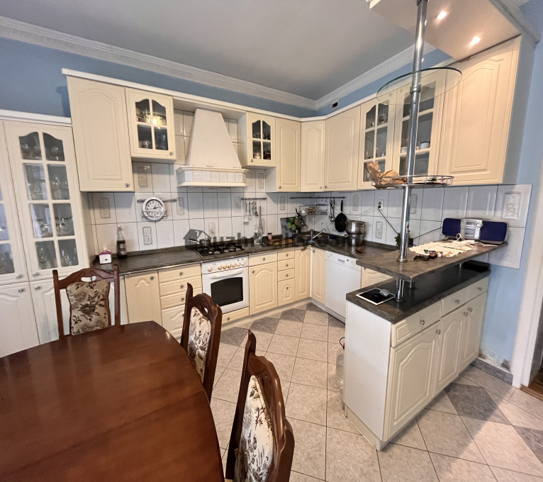 Продаж 4 Спальні 2 Ванні кімнати Будинок Продаж Канальна Канальна, Шахта, Ужгород