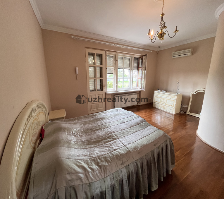 Продаж 4 Спальні 2 Ванні кімнати Будинок Продаж Канальна Канальна, Шахта, Ужгород