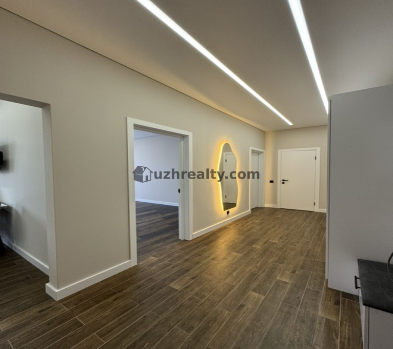 Продаж 2 Спальні 1 Ванна Квартира Продаж Собранецька Собранецька, Центр, Ужгород