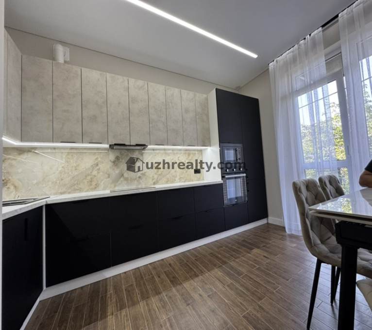 Продаж 2 Спальні 1 Ванна Квартира Продаж Собранецька Собранецька, Центр, Ужгород