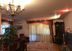 Продажа 6 Комнат 2 Ванные Дом Продажа Центр, Ужгород